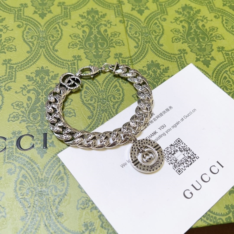 G*u*i bracelets